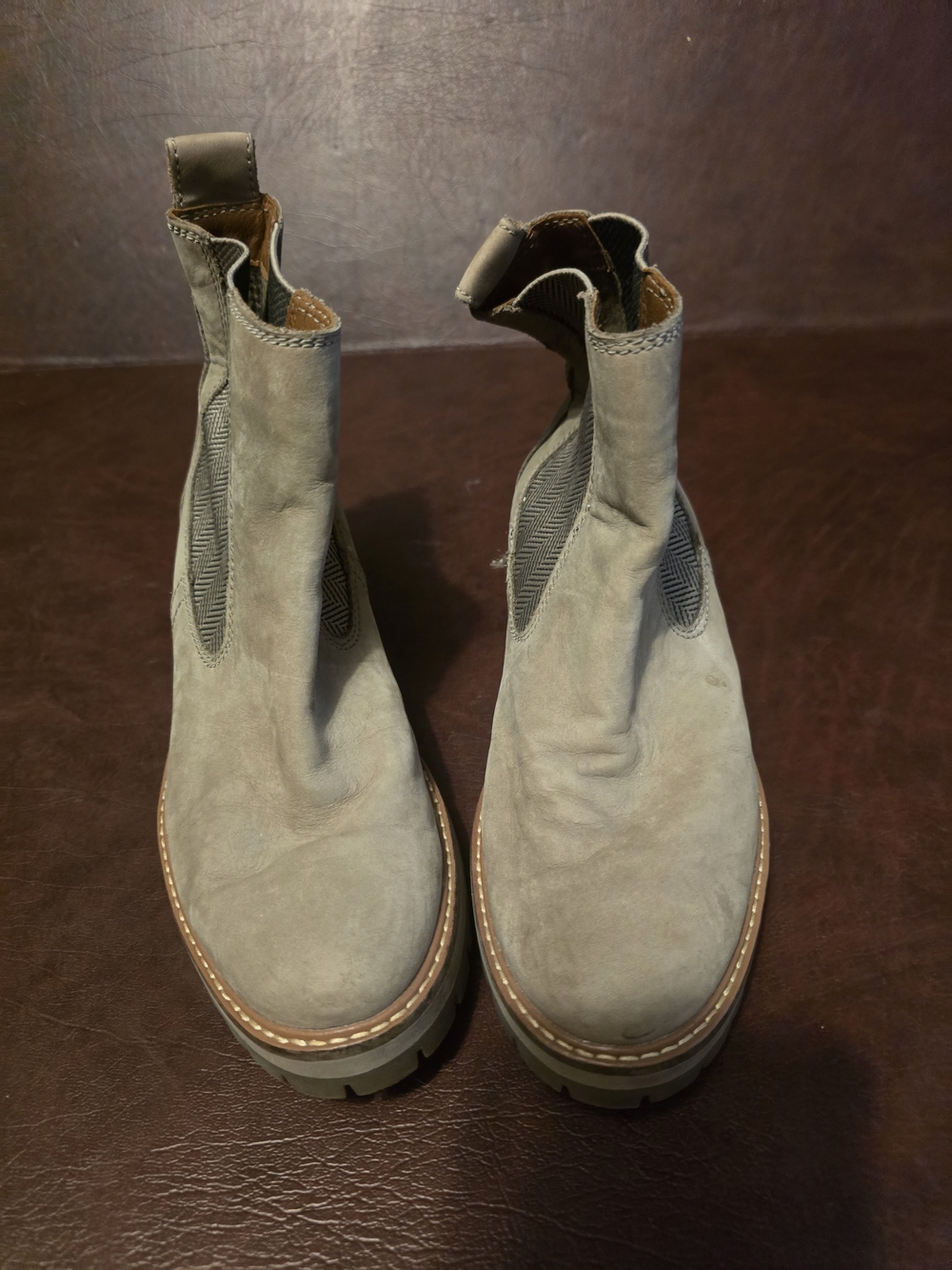 Timberland Women's  Gray Suede Chukka Chelsea Boots Size 7